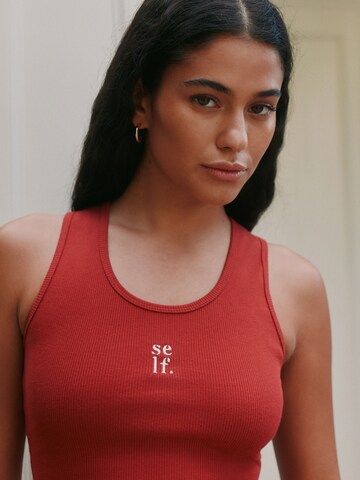 Top di self. in rosso