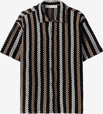 Coupe regular Chemise Bershka en noir : devant