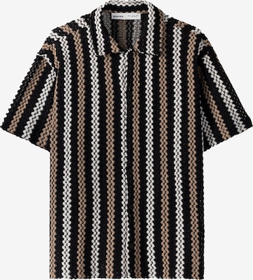 Coupe regular Chemise Bershka en noir : devant