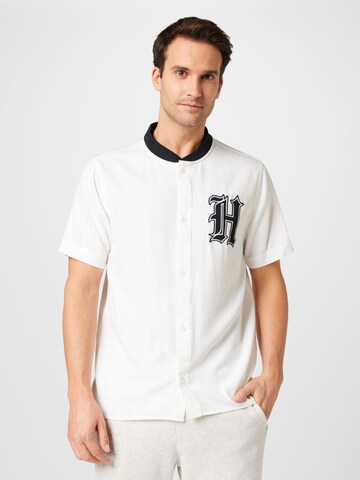 HOLLISTER - Ajuste confortable Camisa en blanco: frente