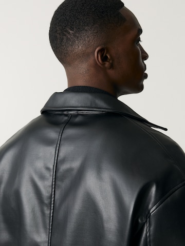 Pull&Bear Jacke in Schwarz