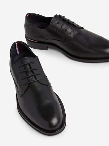 Chaussure à lacets TOMMY HILFIGER en noir