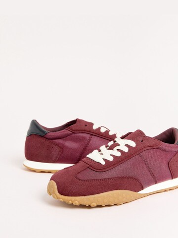 Friends Like These Sneaker in Rot