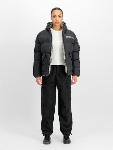 ALPHA INDUSTRIES Jacke in Schwarz: Vorderseite