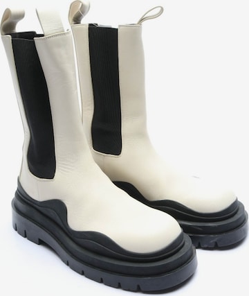 Bottega Veneta Stiefeletten 40 in Weiß: Vorderseite