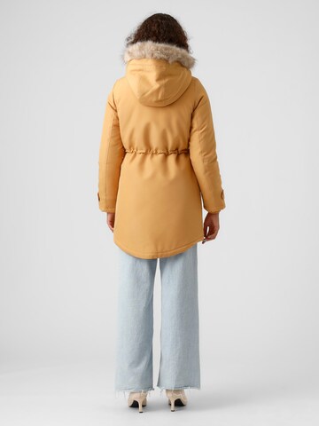 VERO MODA Winterparka 'Track' in Bruin