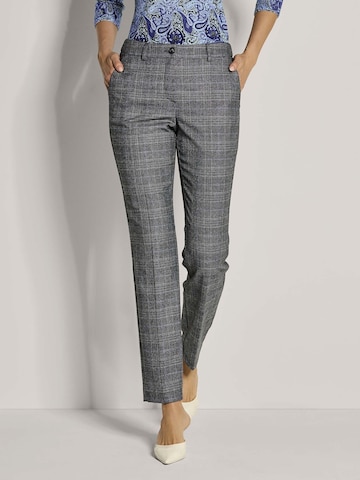 Coupe slim Pantalon à plis MADELEINE en gris : devant