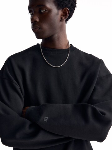 Pull&Bear Sweatshirt i svart