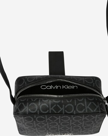 Calvin Klein - Bolso de hombro en negro