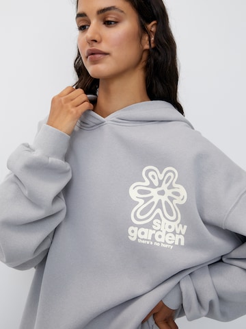 Pull&Bear Sweatshirt i grå