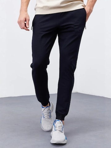 Skinny Pantalon Tommy Life en noir : devant