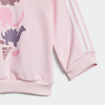 ADIDAS SPORTSWEAR Trainingspak 'Dino Camo' in Roze