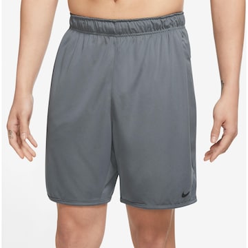 NIKE Regular Sportshorts in Grau