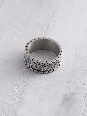 REYTEL Ring 'THE ROAD' in Silber: Vorderseite