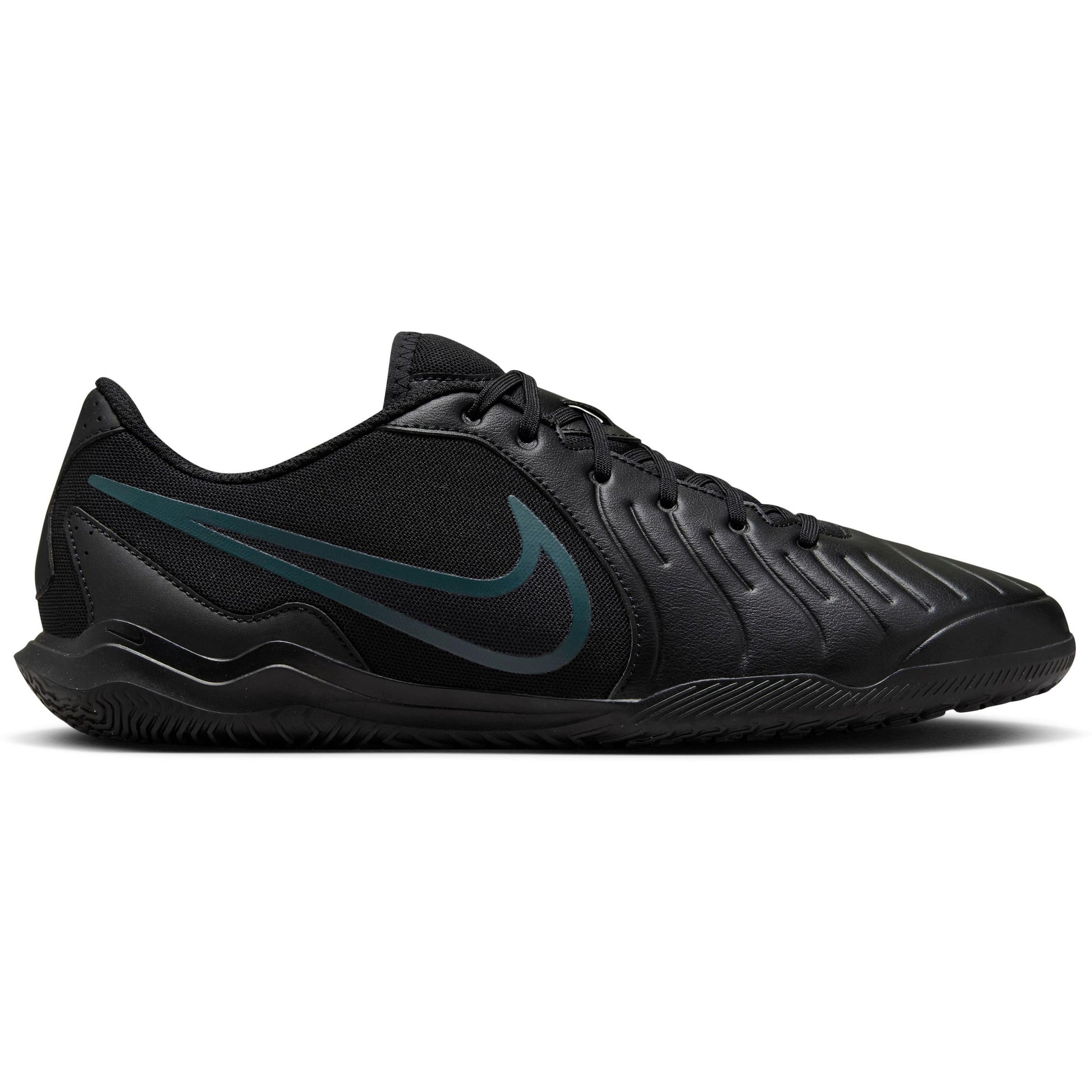 NIKE Soccer Cleats 'Tiempo' in Black, Item view