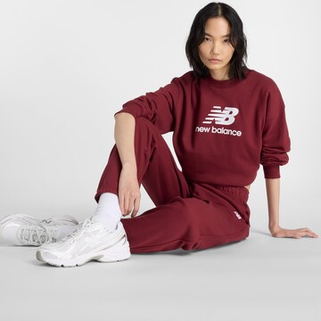 Sweat-shirt 'Essentials' new balance en rouge