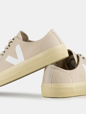 Veja Sneaker in Beige