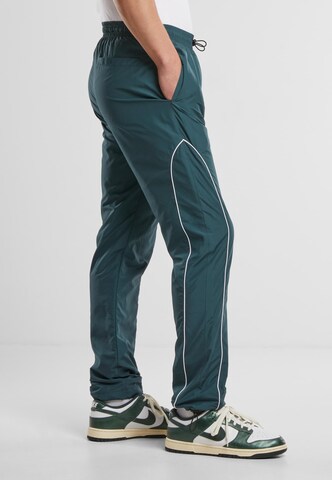 Urban Classics Свободный крой Штаны в Зеленый