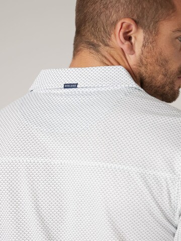 T-Shirt 'Rainleso' Deeluxe en blanc