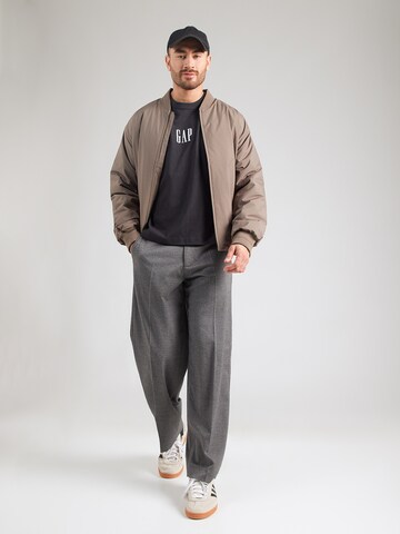 juoda GAP Marškinėliai