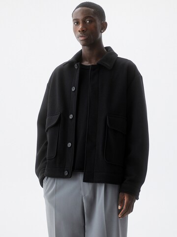 Pull&Bear Between-Season Jacket in Black: front