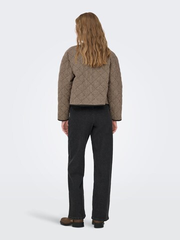 Jaqueline de Yong Tussenjas 'Emery' in Bruin