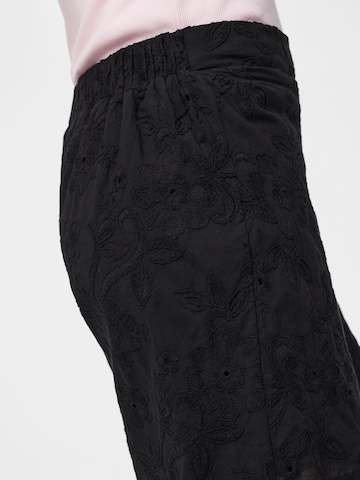 regular Pantaloni di PIECES in nero