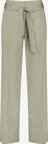 GERRY WEBER Pleated Pants in Green: front