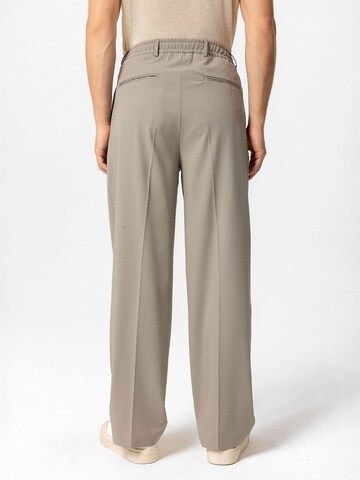 Antioch Regular Trousers with creases 'Mirko' in Green