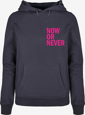 Merchcode Sweatshirt 'Now Or Never' in Blauw: voorkant