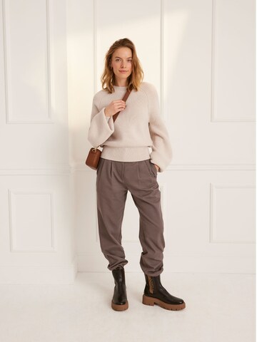 Guido Maria Kretschmer Women Конический (Tapered) Брюки со складками 'Nicola' в Серый