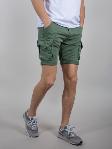 ALPHA INDUSTRIES Regular Cargo Pants in Green