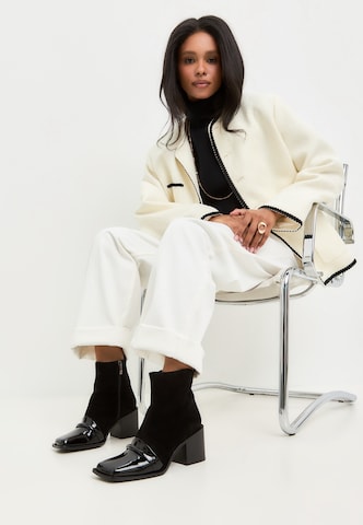 Bottines CESARE GASPARI en noir : devant