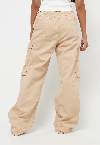 Karl Kani Wide Leg Cargohose in Beige