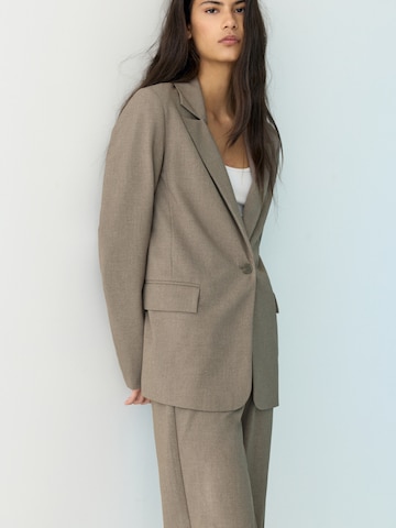 Sacou de la Pull&Bear pe gri: față