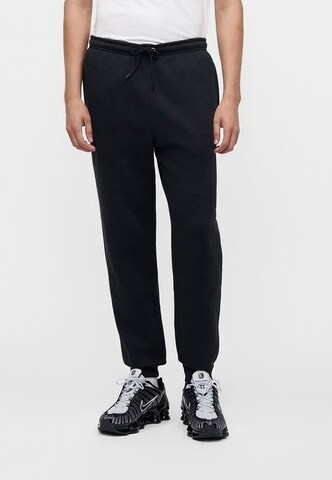 juoda Nike Sportswear Siaurėjantis Kelnės 'CLUB': priekis