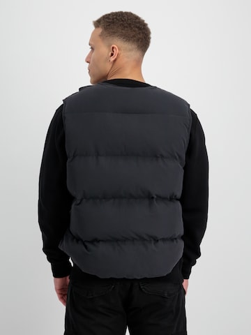 ALPHA INDUSTRIES Väst 'Protector' i svart