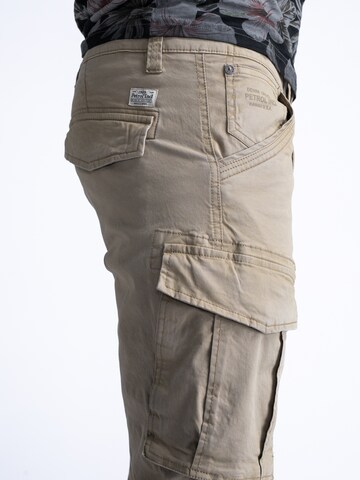 Coupe slim Pantalon cargo Petrol Industries en beige