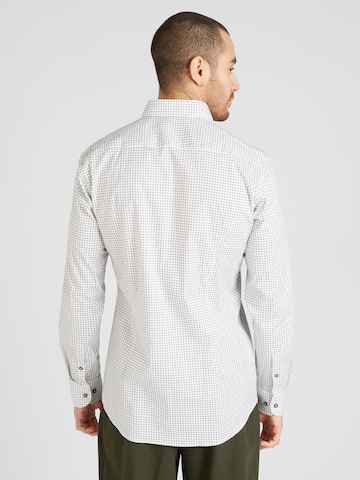 BOSS Black Slim fit Koszula 'HANK' w kolorze biały