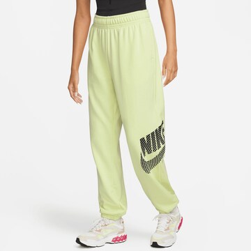 Effilé Pantalon 'Emea' Nike Sportswear en vert : devant