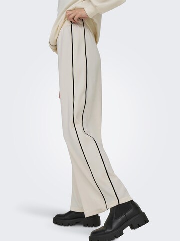Wide leg Pantaloni di ONLY in bianco