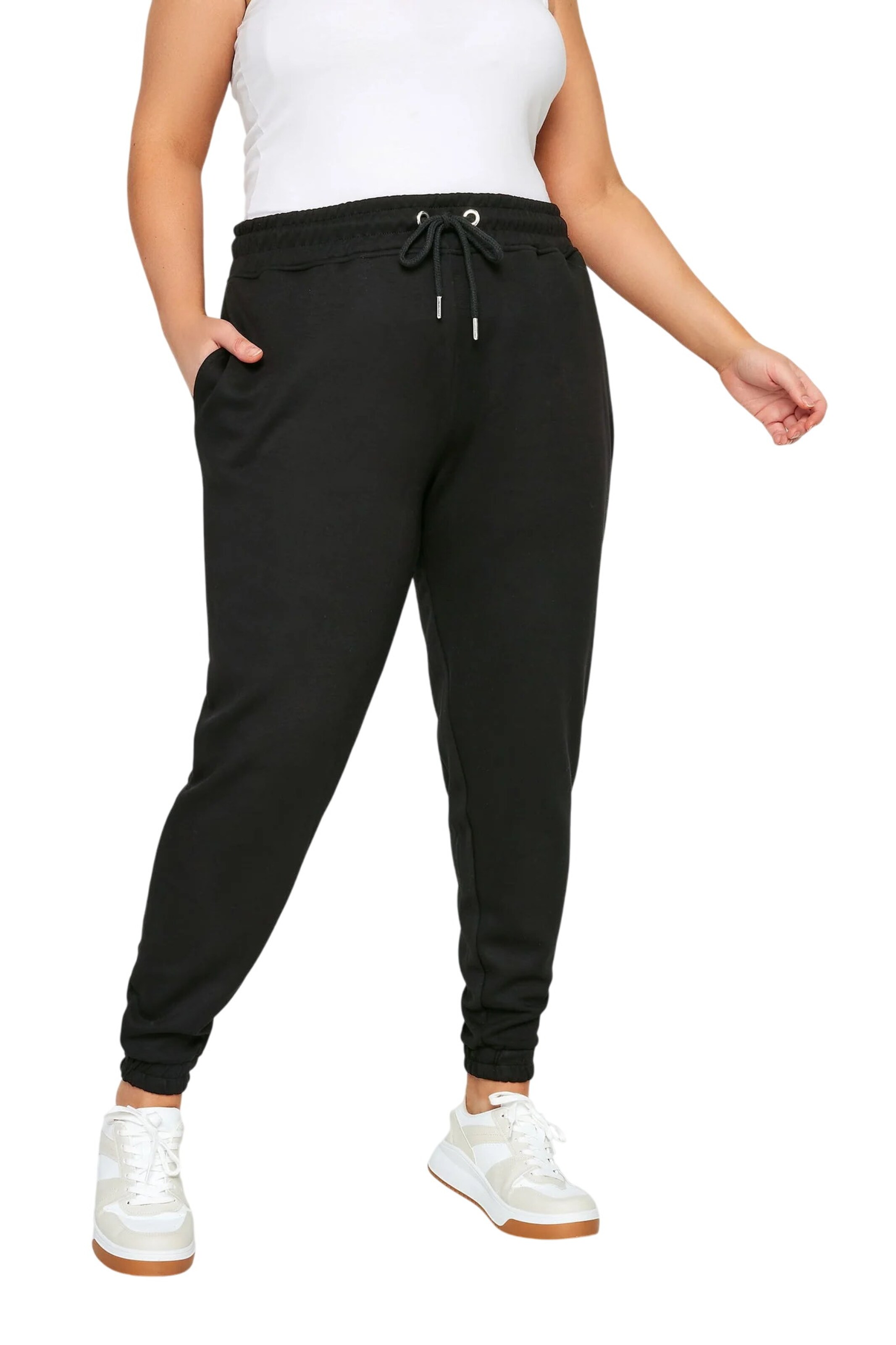 Shape Of You Tapered Broek in Zwart: voorkant
