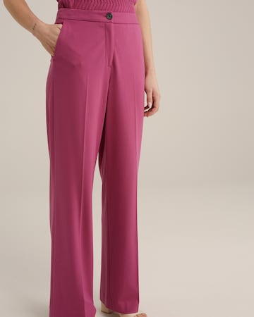 Regular Pantalon à plis WE Fashion en rose : devant