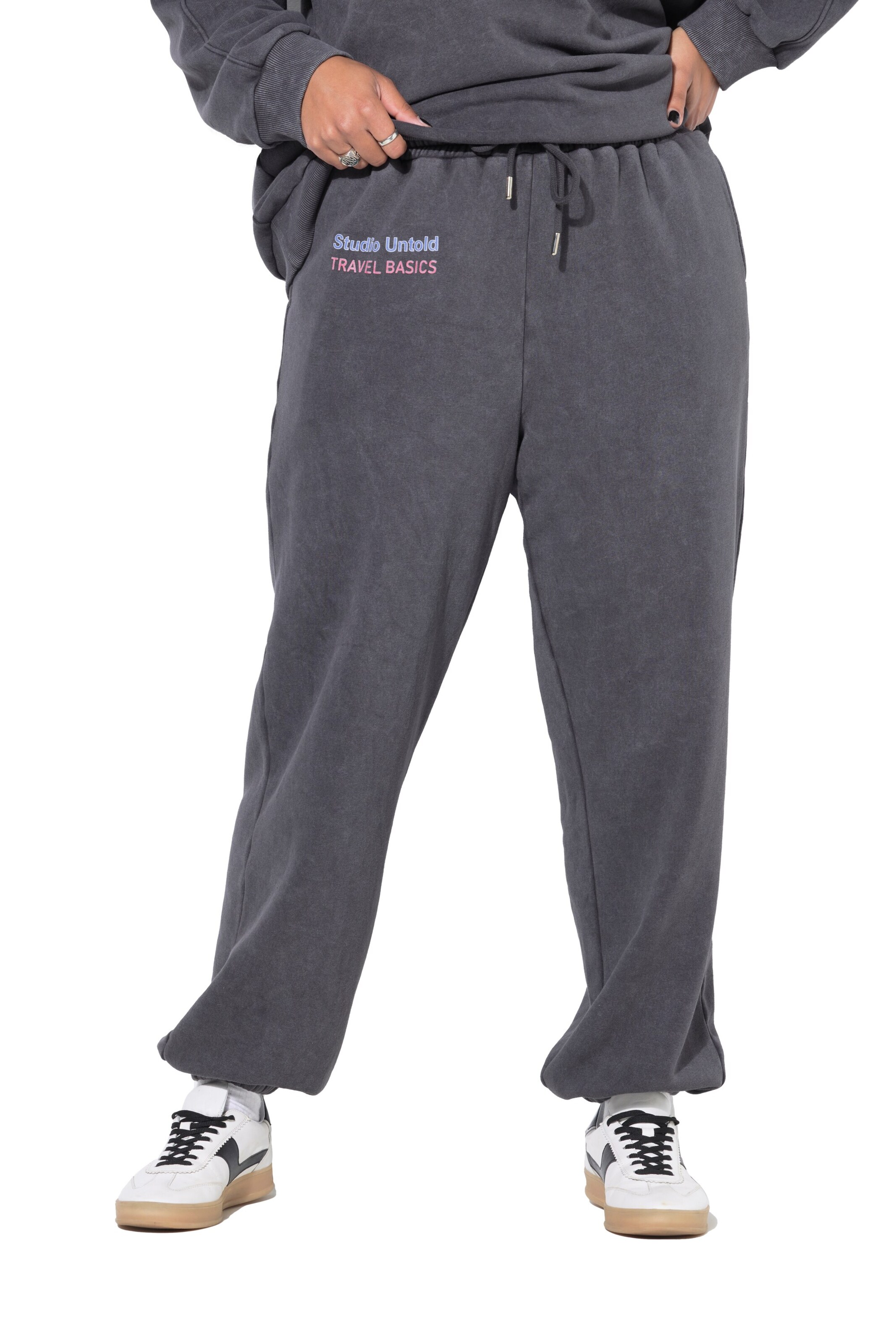 Studio Untold Regular Broek in Grijs: voorkant