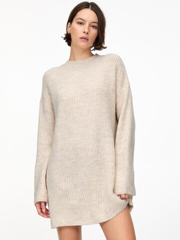 Robes en maille Pull&Bear en beige : devant