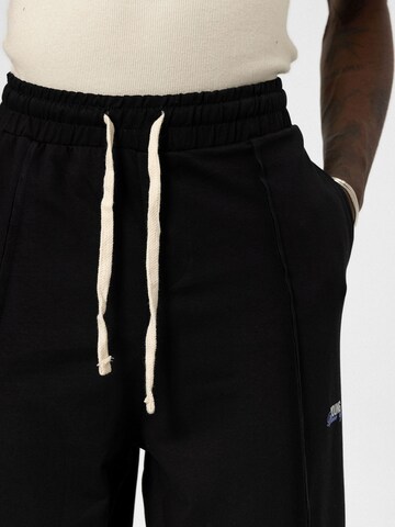 Loosefit Pantaloni 'Bee Balm' di VAMOS CLO in nero