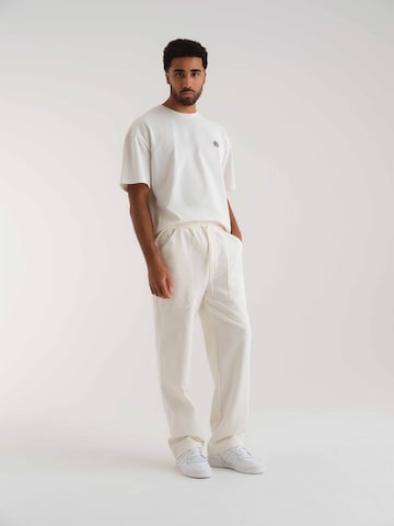 Regular Pantalon 'Jonathan' ABOUT YOU x Kevin Trapp en blanc