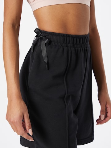 Nike Sportswear Loosefit Shorts in Schwarz