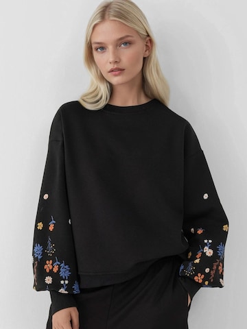 Hiccup Sweatshirt in Black: front