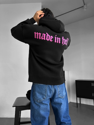 Felpa 'Oversize Made in Hell Hoodie - Black and Lila' di Kleidermafia in nero